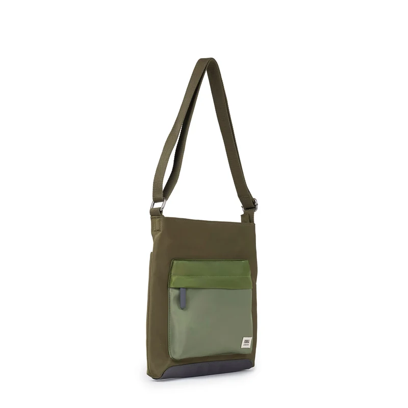 ROKA Kennington B Militärfarbene, mittelgroße Tasche aus recyceltem Nylon