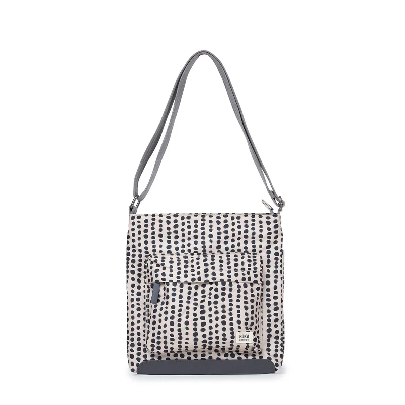 ROKA Kennington B Linear Dot Medium Tasche aus recyceltem Canvas