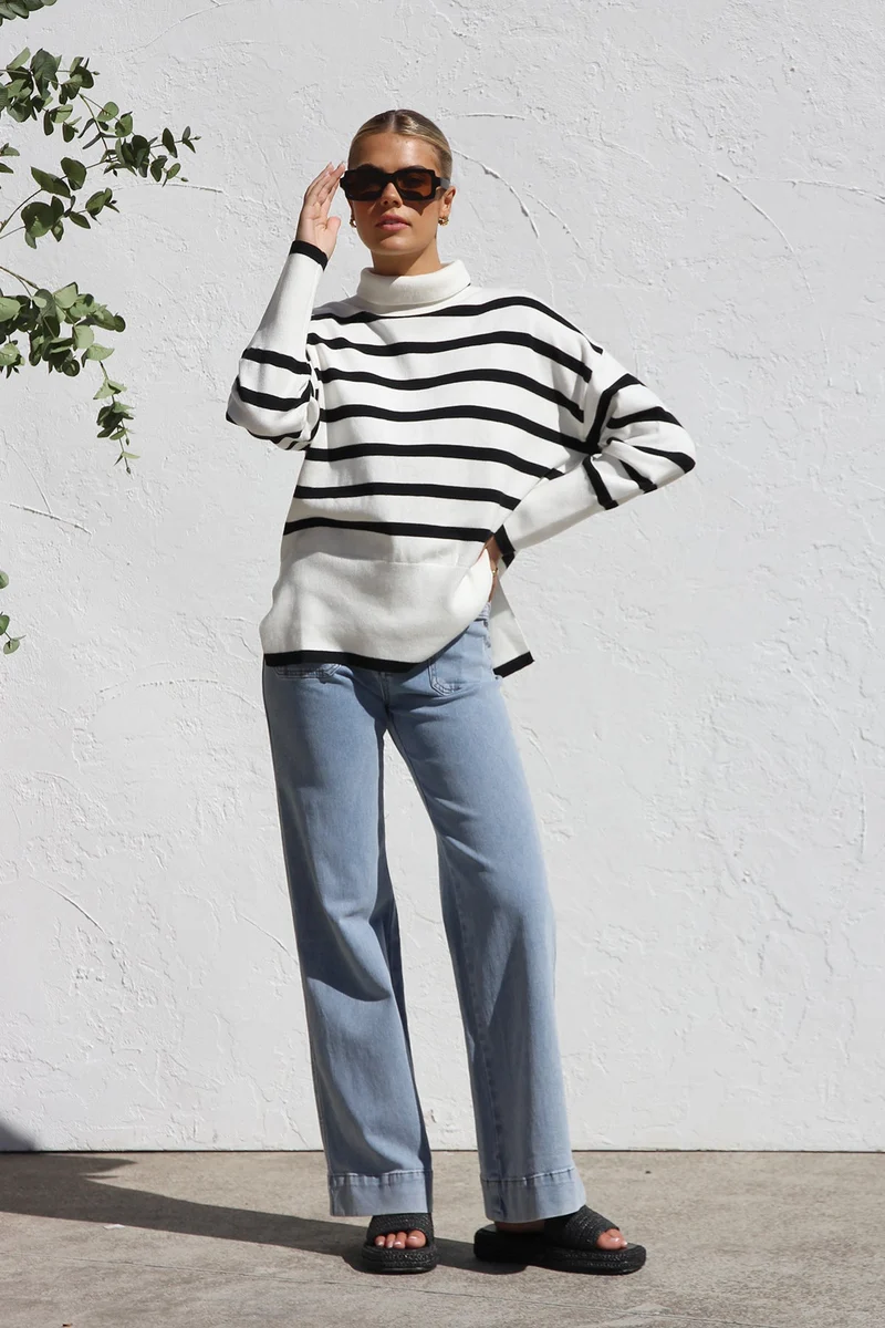 Oversize-Strickpullover für Damen mit Streifen und hohem Kragen – Runa