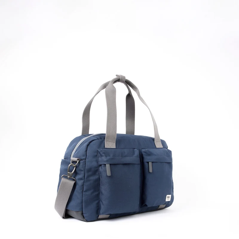 ROKA Gatwick Kleine Tasche aus recyceltem Canvas | Dunkelblau