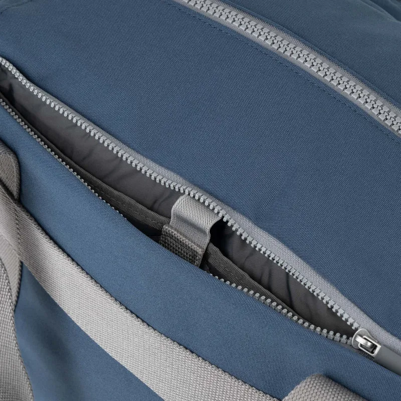 ROKA Gatwick Kleine Tasche aus recyceltem Canvas | Dunkelblau