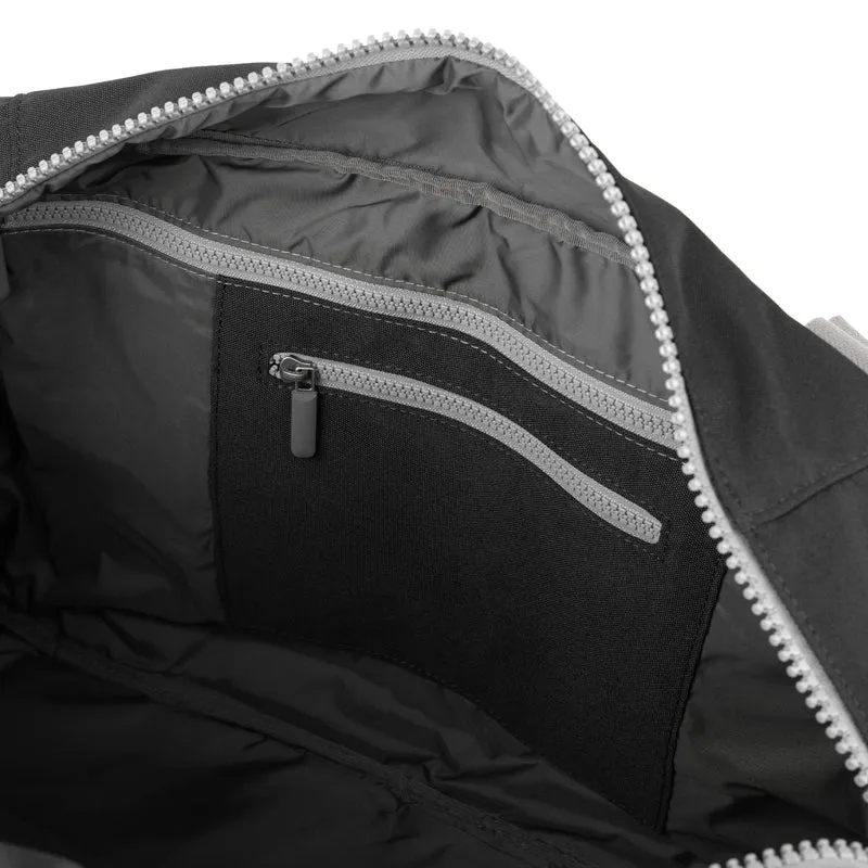 ROKA Gatwick Kleine Tasche aus recyceltem Canvas | Ash