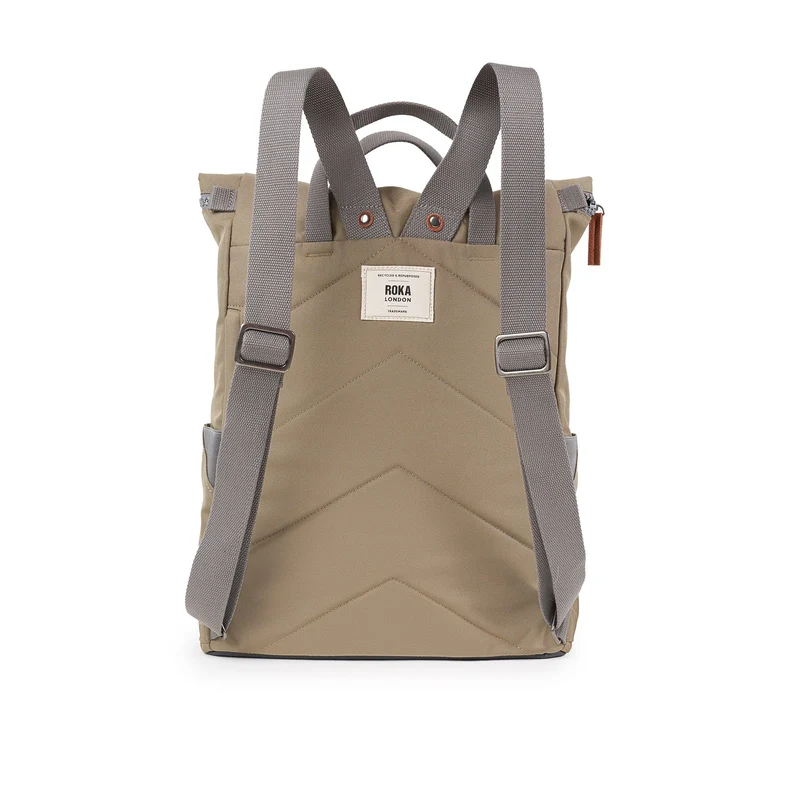 ROKA Finchley Eine große, taupefarbene Tasche aus recyceltem Canvas