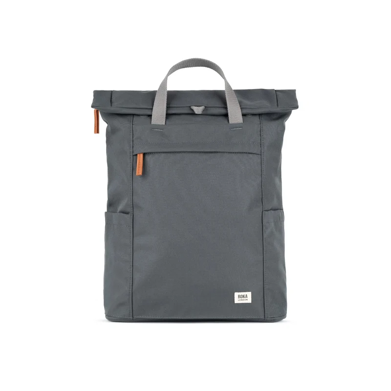 ROKA Finchley Eine große, verblasste schwarze Tasche aus recyceltem Canvas
