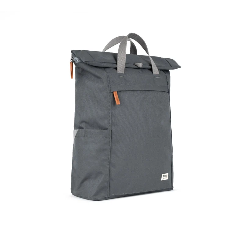 ROKA Finchley Eine große, verblasste schwarze Tasche aus recyceltem Canvas