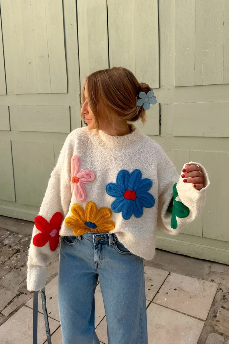 Oversize-Strickpullover mit geprägten Blumen – Artelia