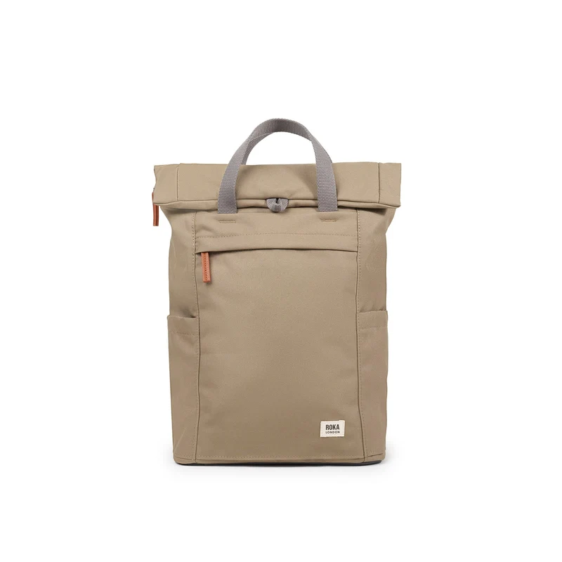 ROKA Finchley Eine mittelgroße, taupefarbene Tasche aus recyceltem Canvas