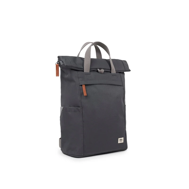 ROKA Finchley Eine verwaschene schwarze mittelgroße Tasche aus recyceltem Canvas