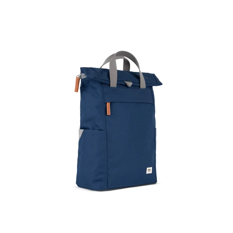 ROKA Finchley Eine mittelgroße Tasche aus recyceltem Canvas in frischem Blau