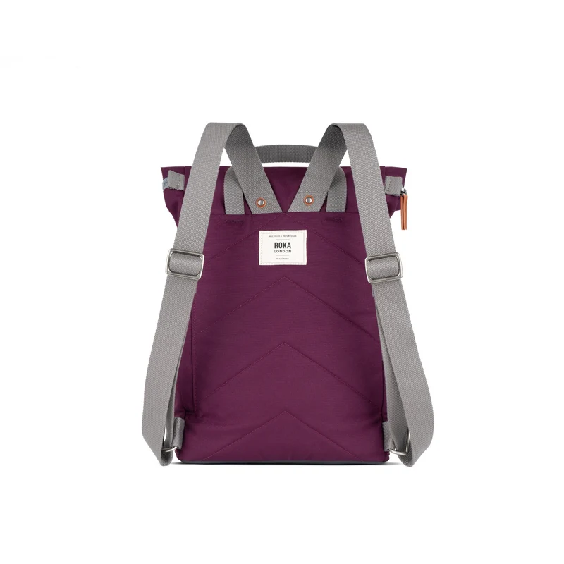 ROKA Finchley Eine mittelgroße Tasche aus recyceltem Canvas in Kirschlackoptik