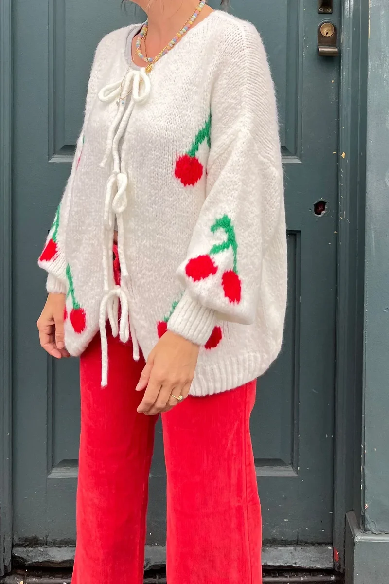 Mohair-Strickjacke mit Schlingenmuster vorne und Kirschmotiv – Fenja