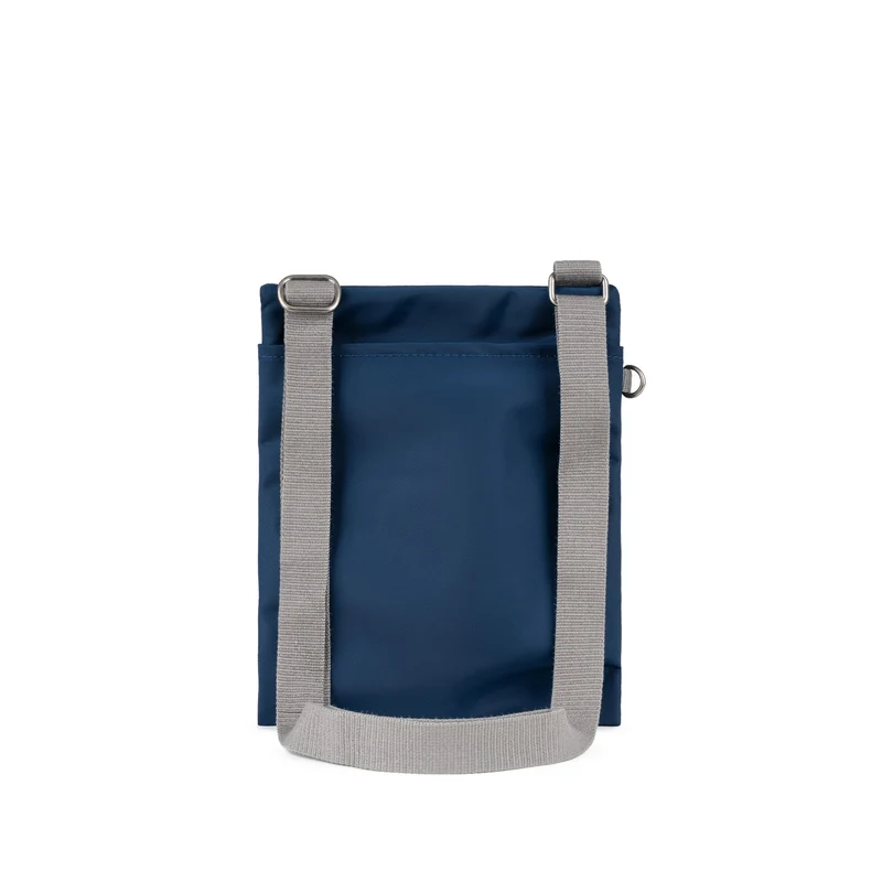 ROKA Chelsea B Crisp Blue Recycling-Nylon-Tasche