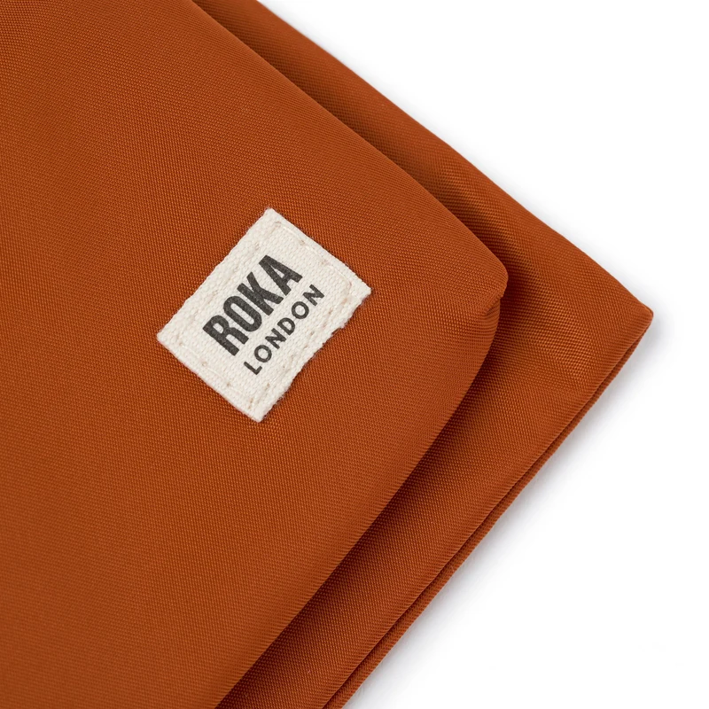 ROKA Chelsea B Bran Tasche aus recyceltem Nylon