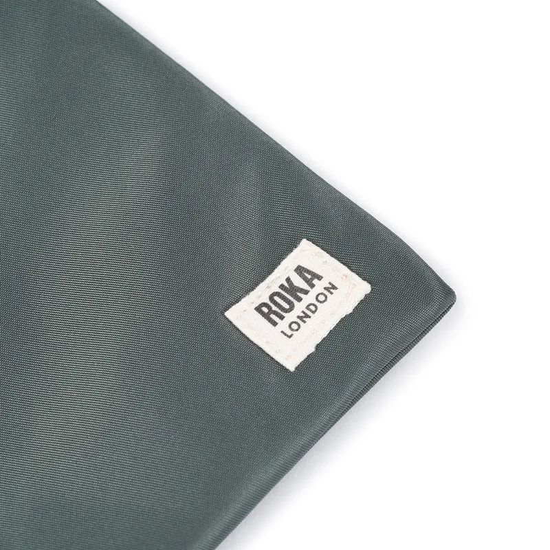 ROKA Chelsea Thyme-Tasche aus recyceltem Nylon