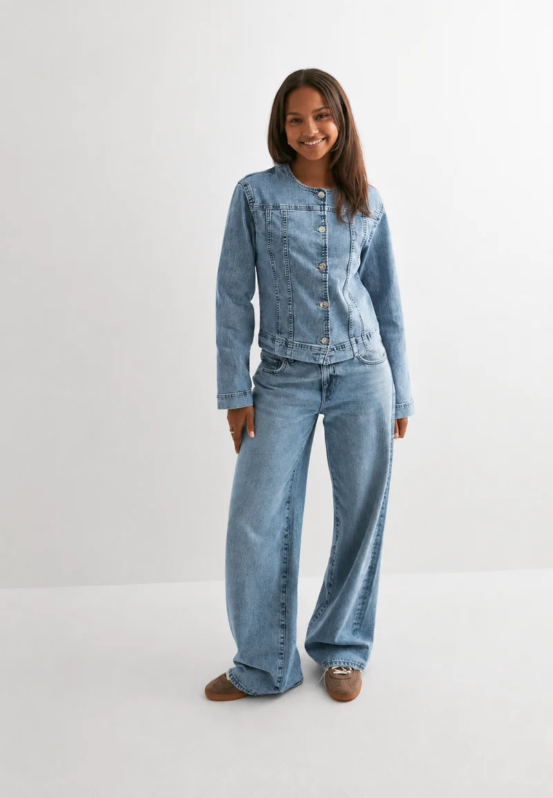 Taillierte Damen-Jeansjacke mit Rundhalsausschnitt – Sigrid