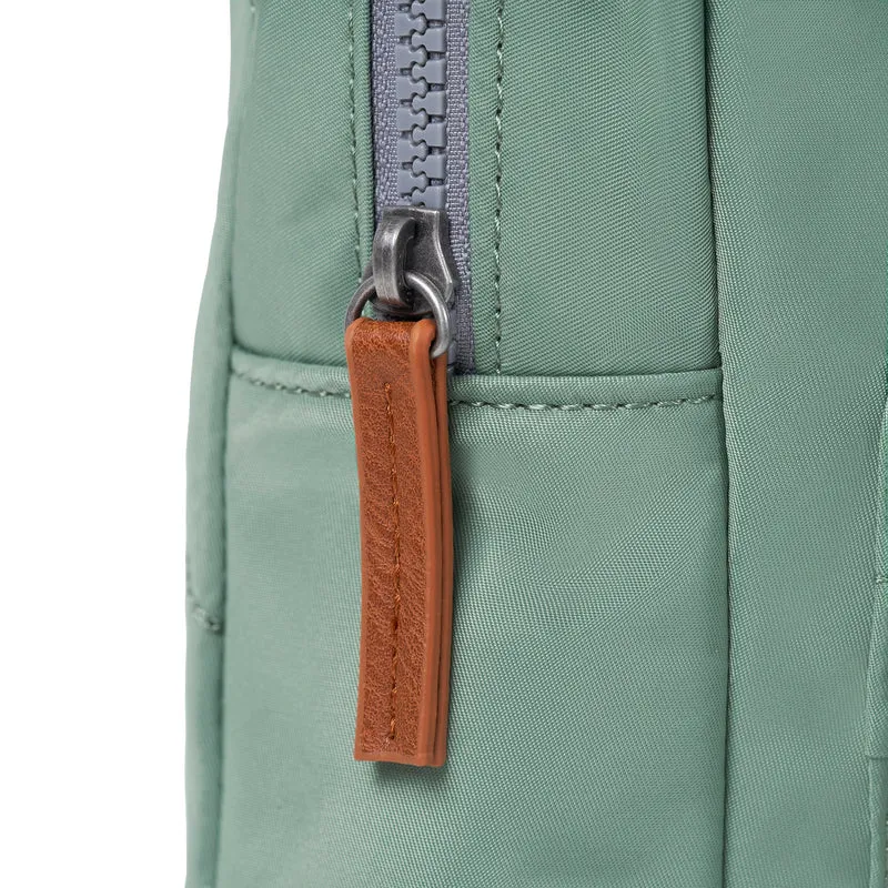 ROKA Willesden B Große Recycling-Nylontasche | Frost