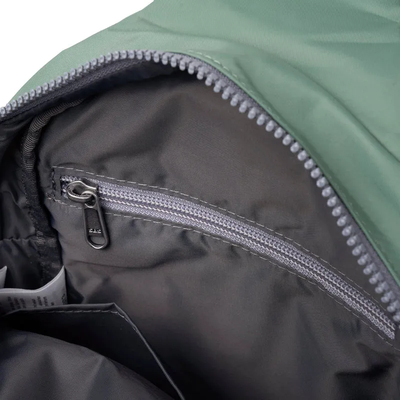 ROKA Willesden B Große Recycling-Nylontasche | Frost