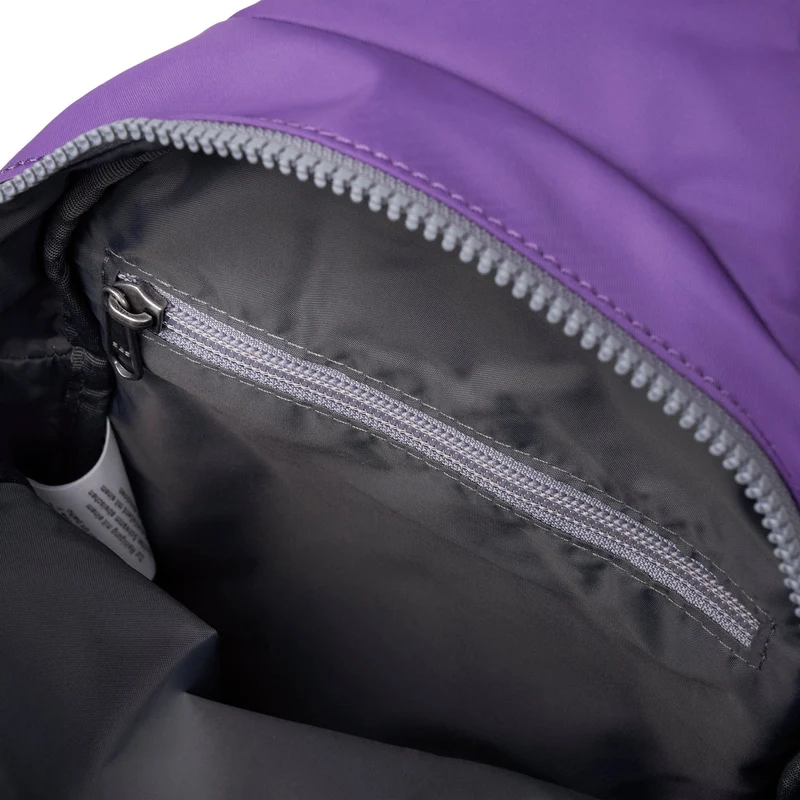 ROKA Willesden Große Tasche aus recyceltem Nylon | Frisches Lila