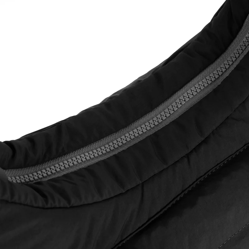 ROKA Belsize Schwarze, mittelgroße Tasche aus recyceltem Taslon
