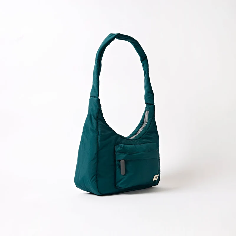 ROKA Belsize Teal Kleine Tasche aus recyceltem Taslon