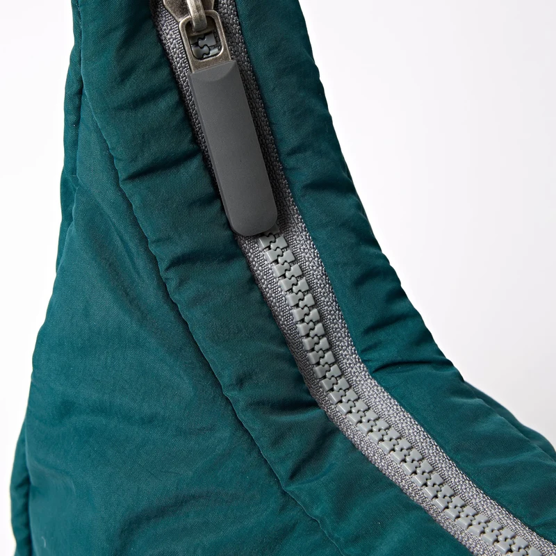 ROKA Belsize Teal Kleine Tasche aus recyceltem Taslon