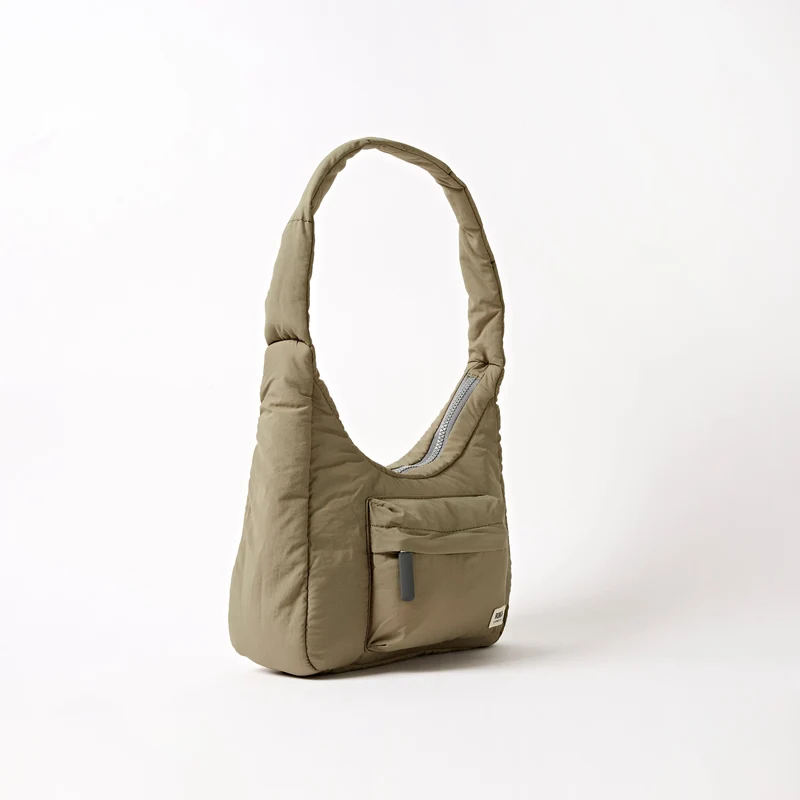 ROKA Belsize Taupe Kleine Tasche aus recyceltem Taslon