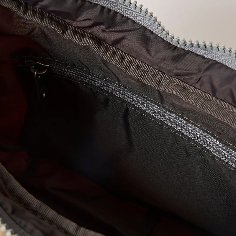 ROKA Belsize Taupe Kleine Tasche aus recyceltem Taslon