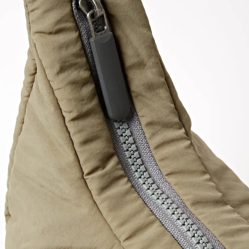 ROKA Belsize Taupe Kleine Tasche aus recyceltem Taslon