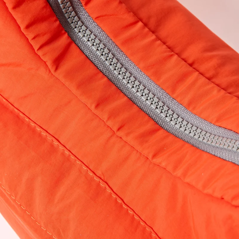 ROKA Belsize Tangerine Kleine Tasche aus recyceltem Taslon