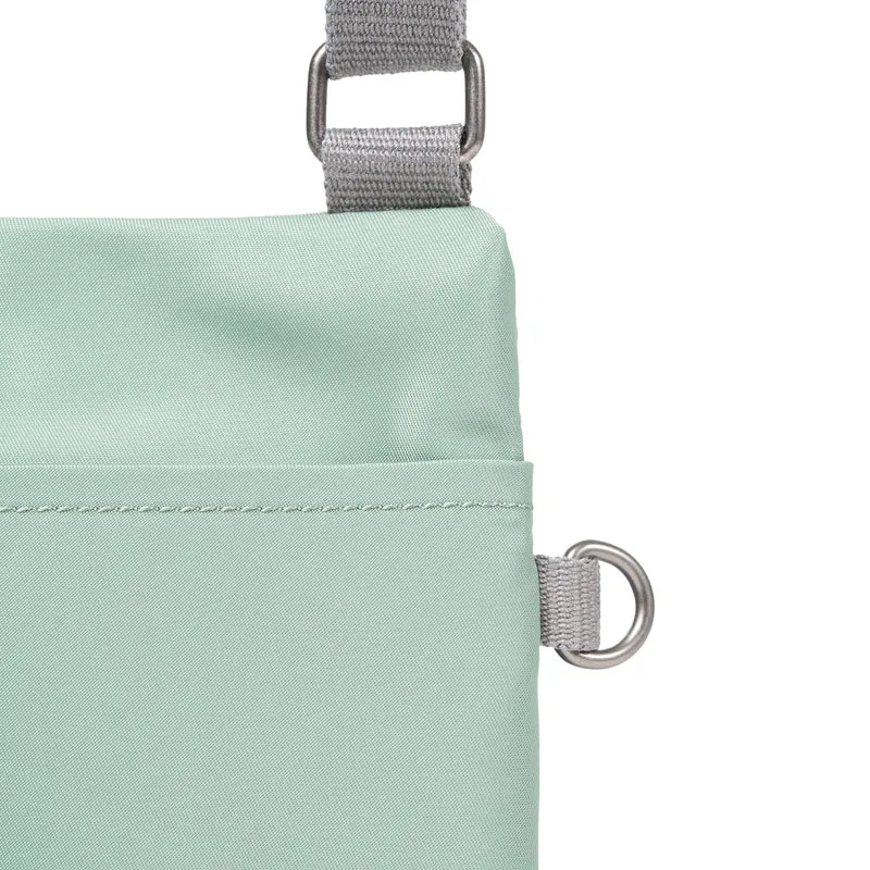 ROKA Chelsea Frost-Tasche aus recyceltem Nylon