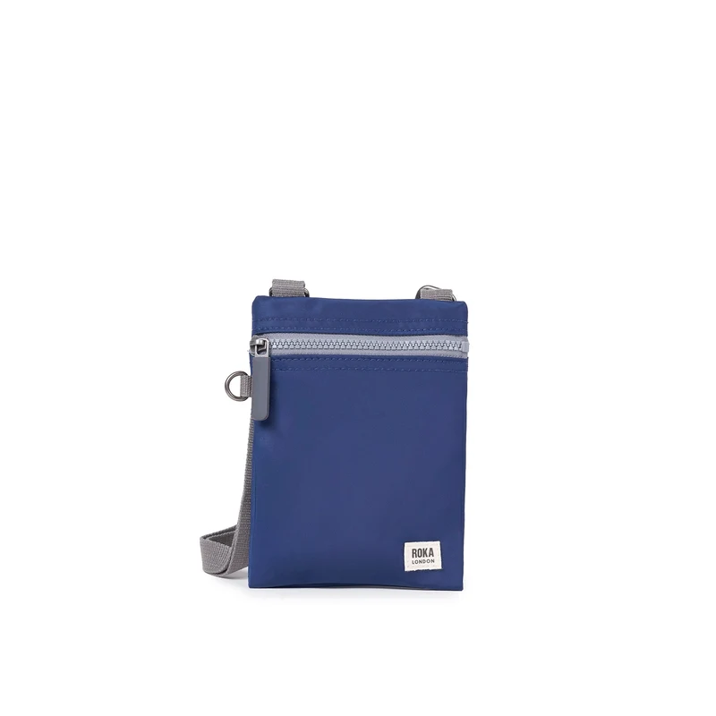ROKA Chelsea Knackig blauer Beutel aus recyceltem Nylon