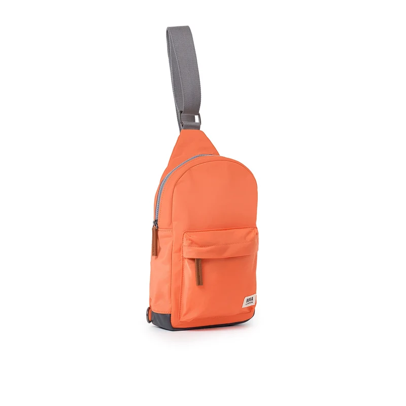 ROKA Willesden B Große Tasche aus recyceltem Nylon | Feuerwerkskörper