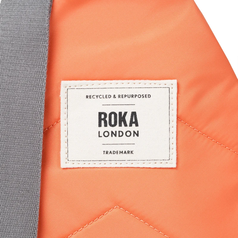 ROKA Willesden B Große Tasche aus recyceltem Nylon | Feuerwerkskörper