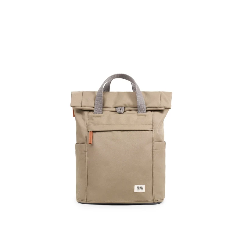 ROKA Finchley Eine kleine, taupefarbene Tasche aus recyceltem Canvas