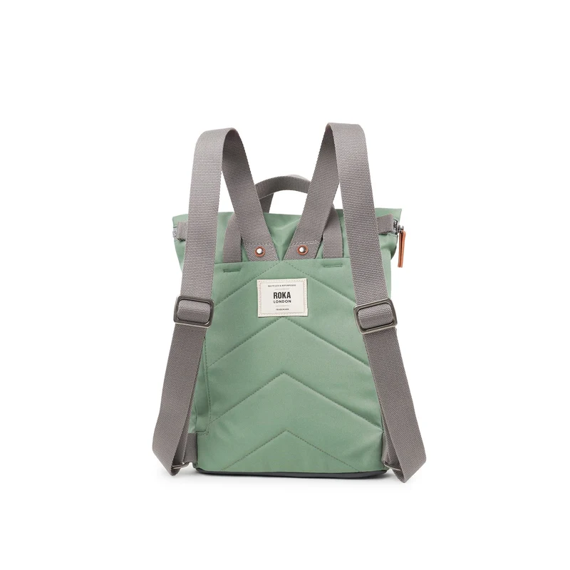 ROKA Finchley Eine kleine Tasche aus recyceltem Canvas von Frost