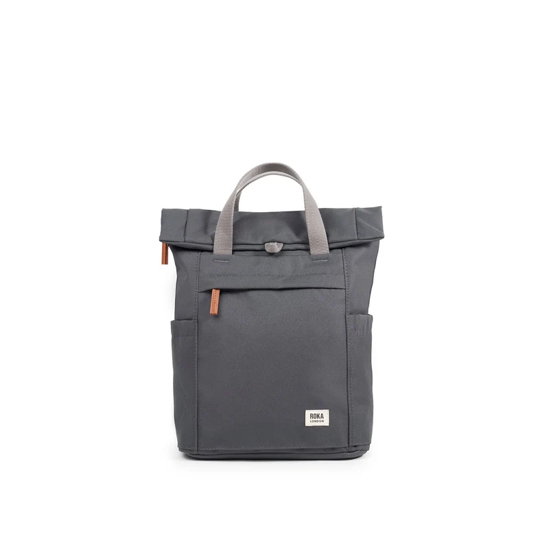 ROKA Finchley Eine verblasste schwarze kleine Tasche aus recyceltem Canvas