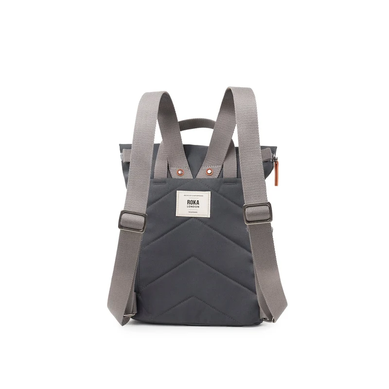 ROKA Finchley Eine verblasste schwarze kleine Tasche aus recyceltem Canvas