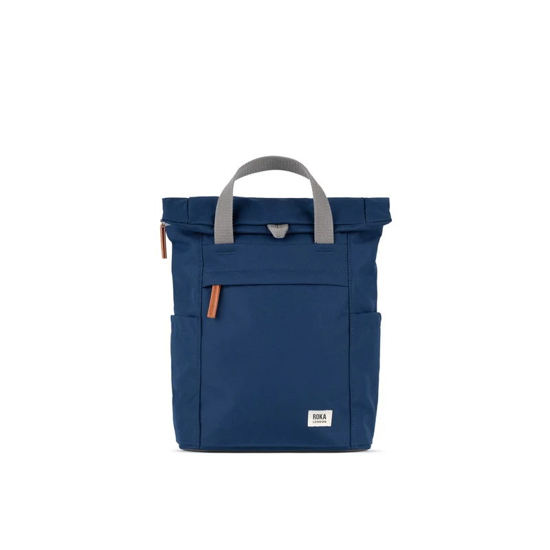 ROKA Finchley Eine kleine, knackig blaue Tasche aus recyceltem Canvas