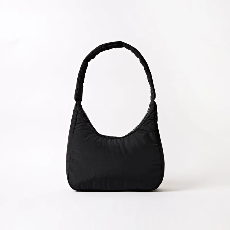 ROKA Belsize Schwarze kleine Tasche aus recyceltem Taslon