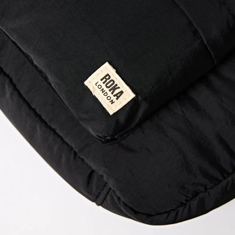 ROKA Belsize Schwarze kleine Tasche aus recyceltem Taslon