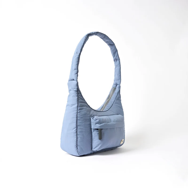 ROKA Belsize Retro Blau Kleine Tasche aus recyceltem Taslon