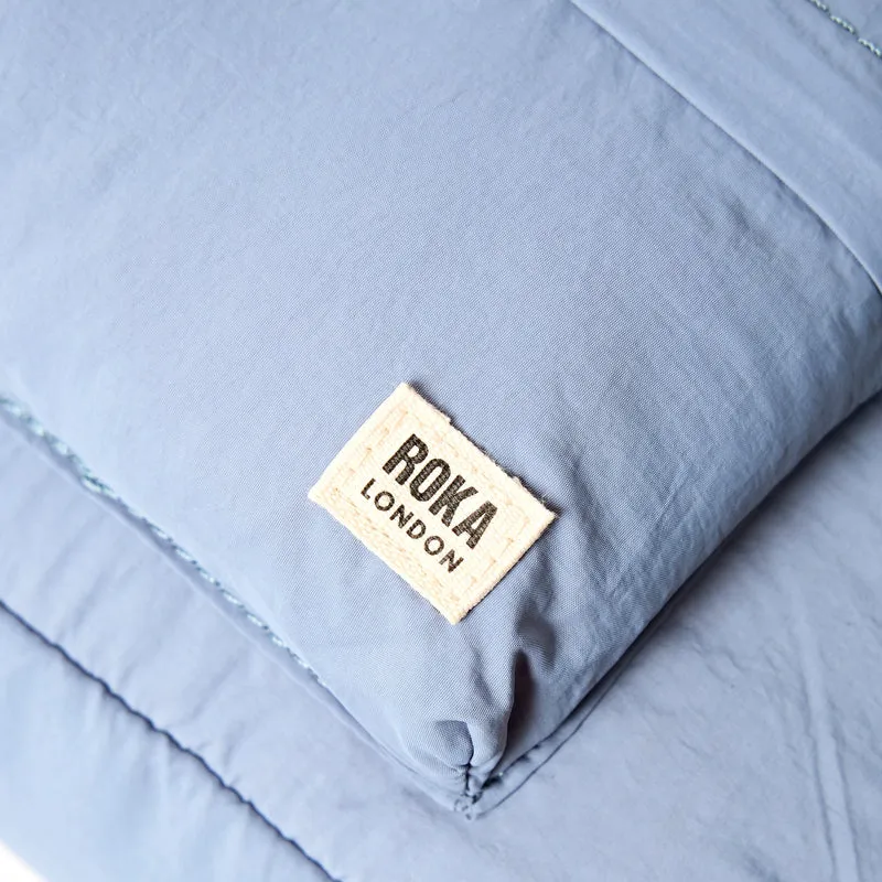 ROKA Belsize Retro Blau Kleine Tasche aus recyceltem Taslon