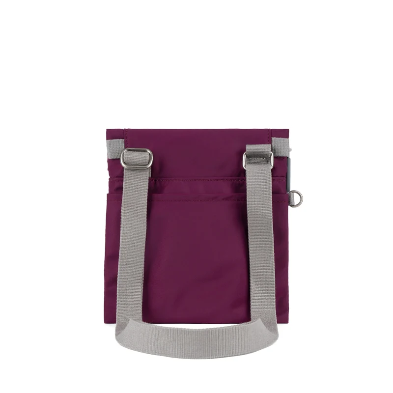 ROKA Stratford Kleine Tasche aus recyceltem Nylon | Königsblau