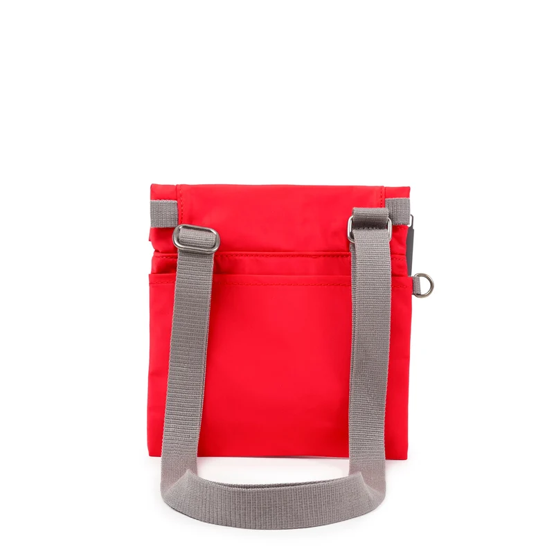 ROKA Stratford Kleiner Beutel aus recyceltem Nylon | Chiliöl