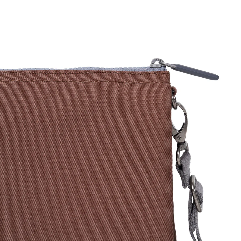 ROKA Carnaby Crossbody XL Coco Tasche aus recyceltem Canvas