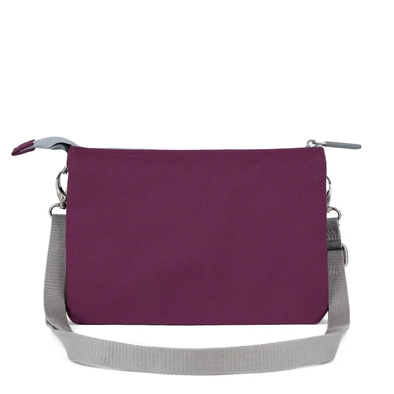 ROKA Carnaby Crossbody XL Tasche aus recyceltem Canvas in Kirschrot-Lack