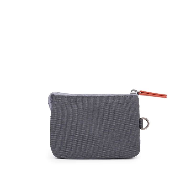 ROKA Carnaby Kleine, verwaschene schwarze Handtasche aus recyceltem Canvas