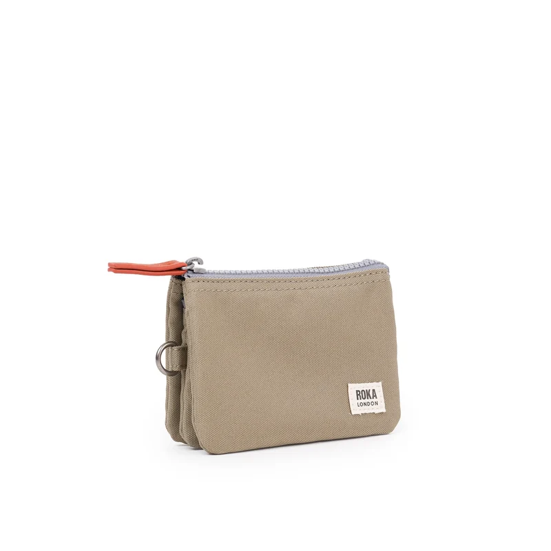 ROKA Carnaby Kleine Handtasche aus recyceltem Canvas in Taupe