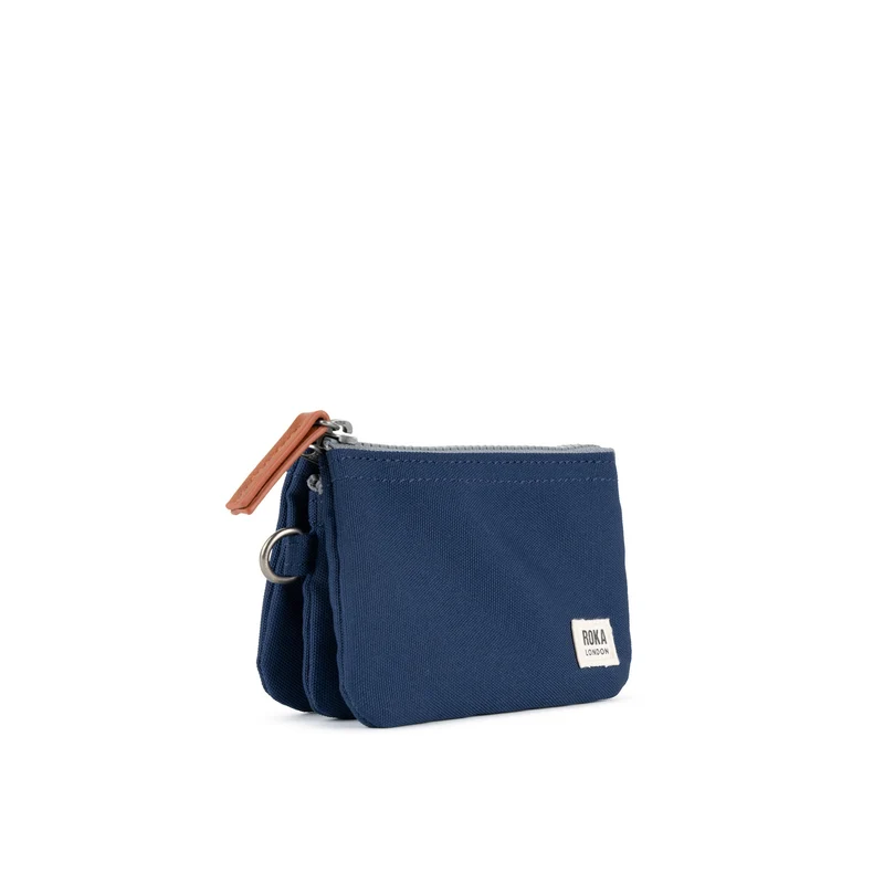 ROKA Carnaby Kleine, knackig blaue Handtasche aus recyceltem Canvas