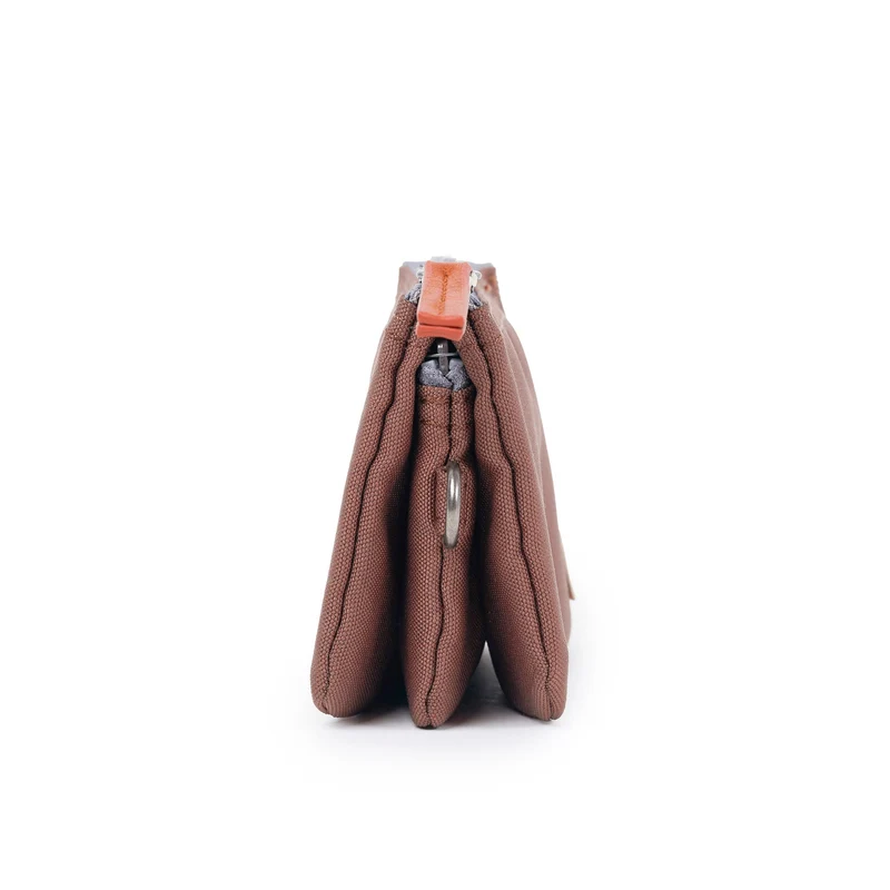 ROKA Carnaby Coco Kleine Handtasche aus recyceltem Canvas
